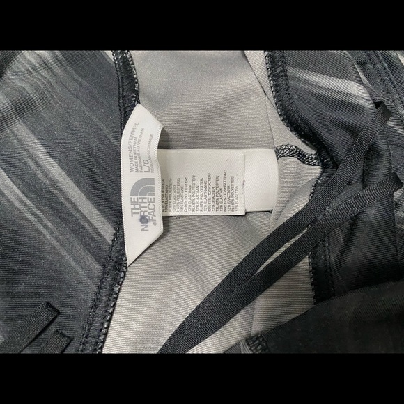 [L] The North Face Cropped Leggings with Drawstring Waist | Black/Gray - Picture 4 of 4